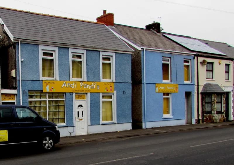 AMMANFORD NURSERY, Sir Gaerfryrddin