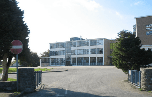 Ysgol David Hughes logo