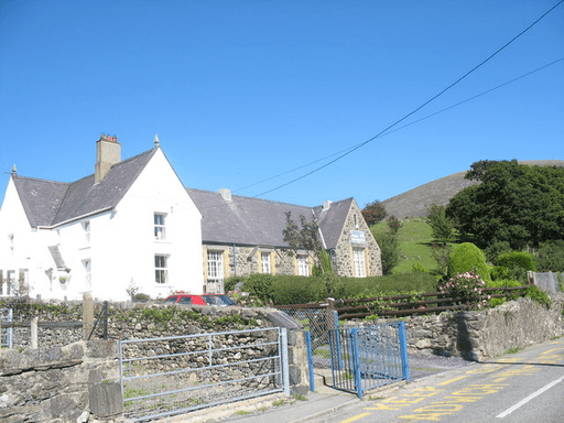 Ysgol Baladeulyn logo