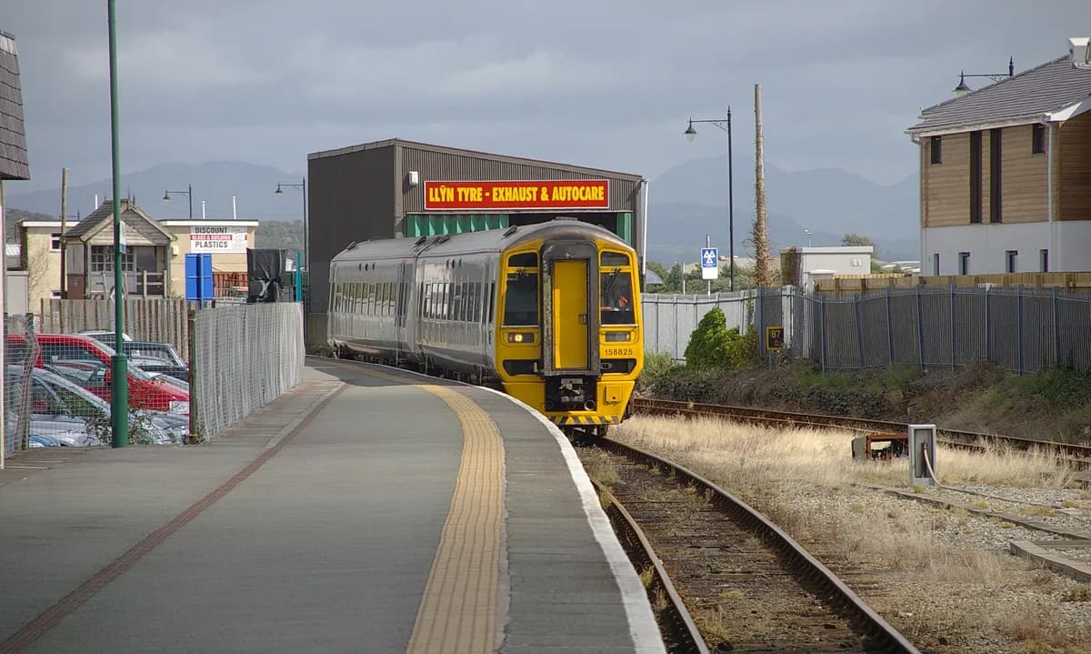 PWLL, Llanelli