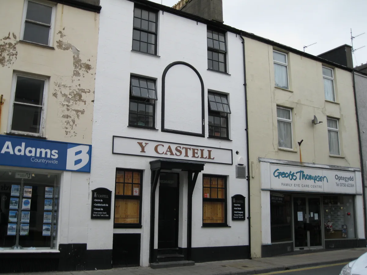 Y CASTELL, Carmarthenshire
