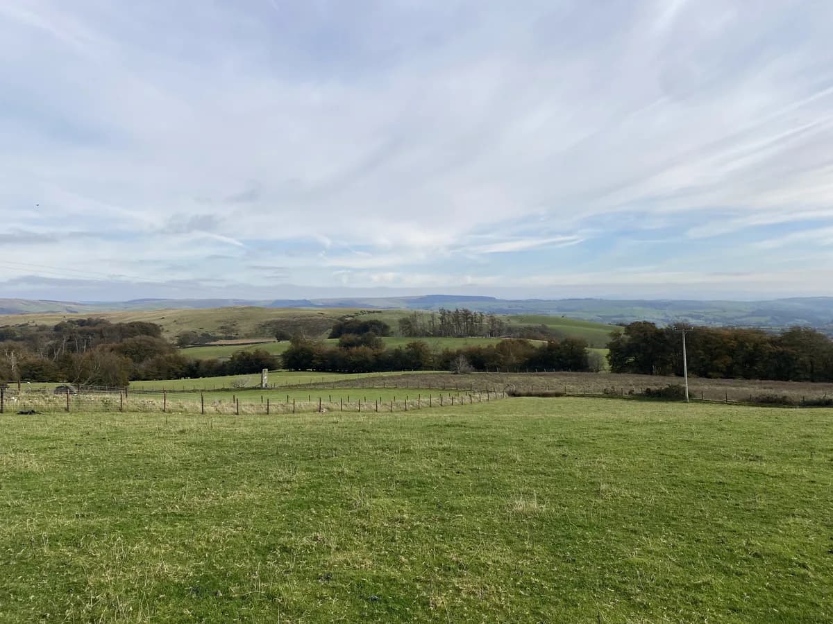 CARREG HIRFAEN, Sir Gaerfyrddin