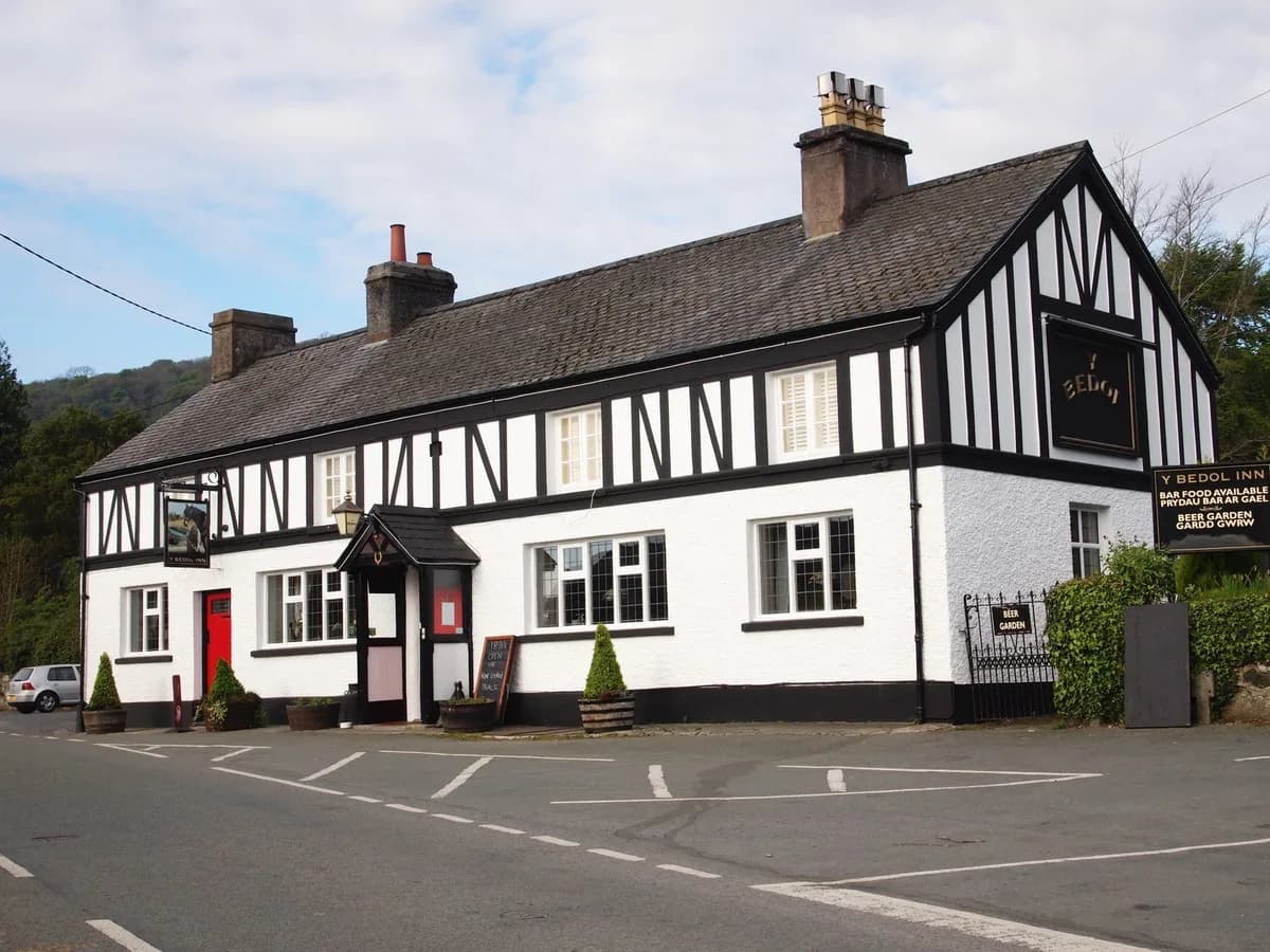 Y BEDOL, Ammanford