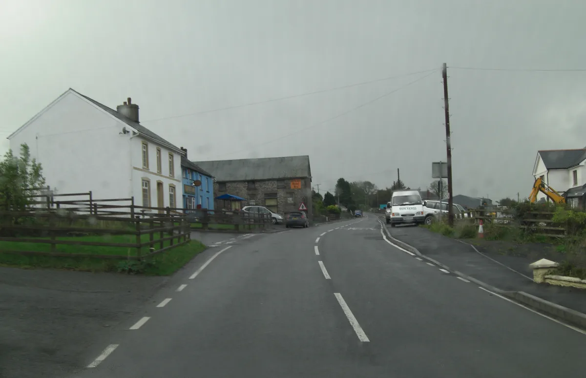 LLANLLWNI, Sir Gaerfyrddin