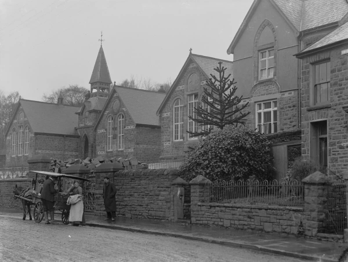 YSGOL GYNRADD GYMRAEG YNYSWEN, Rhondda Cynon Taf