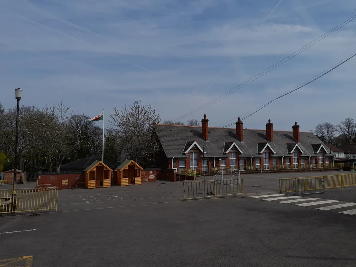 YSGOL PENCAE, Cardiff