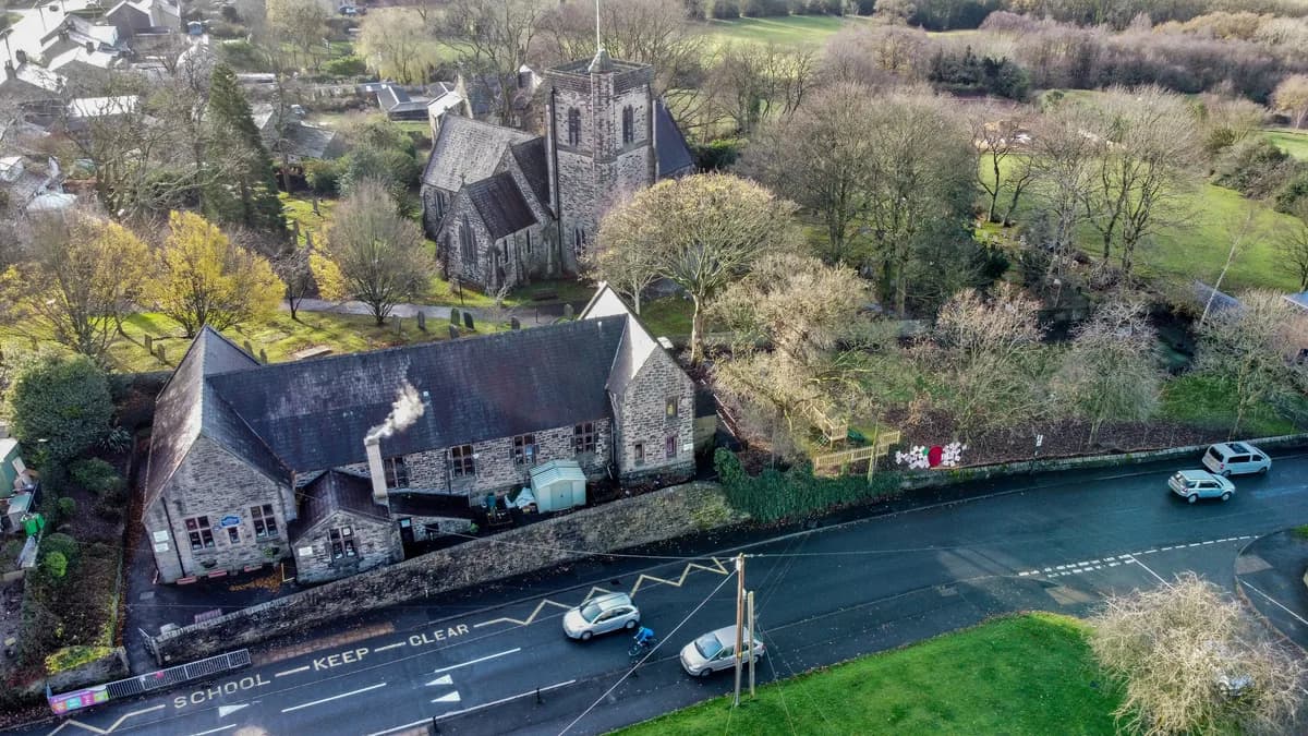 Charlesworth Voluntary Controlled Primary School, Glossop