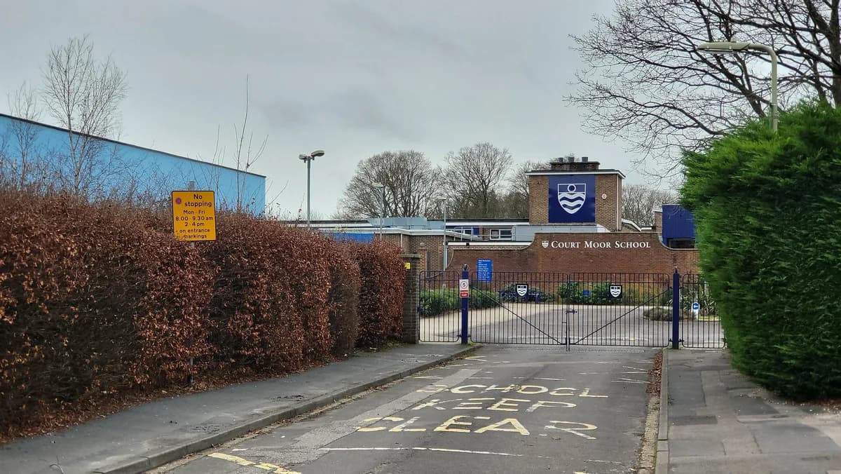 Court Moor School, Fleet