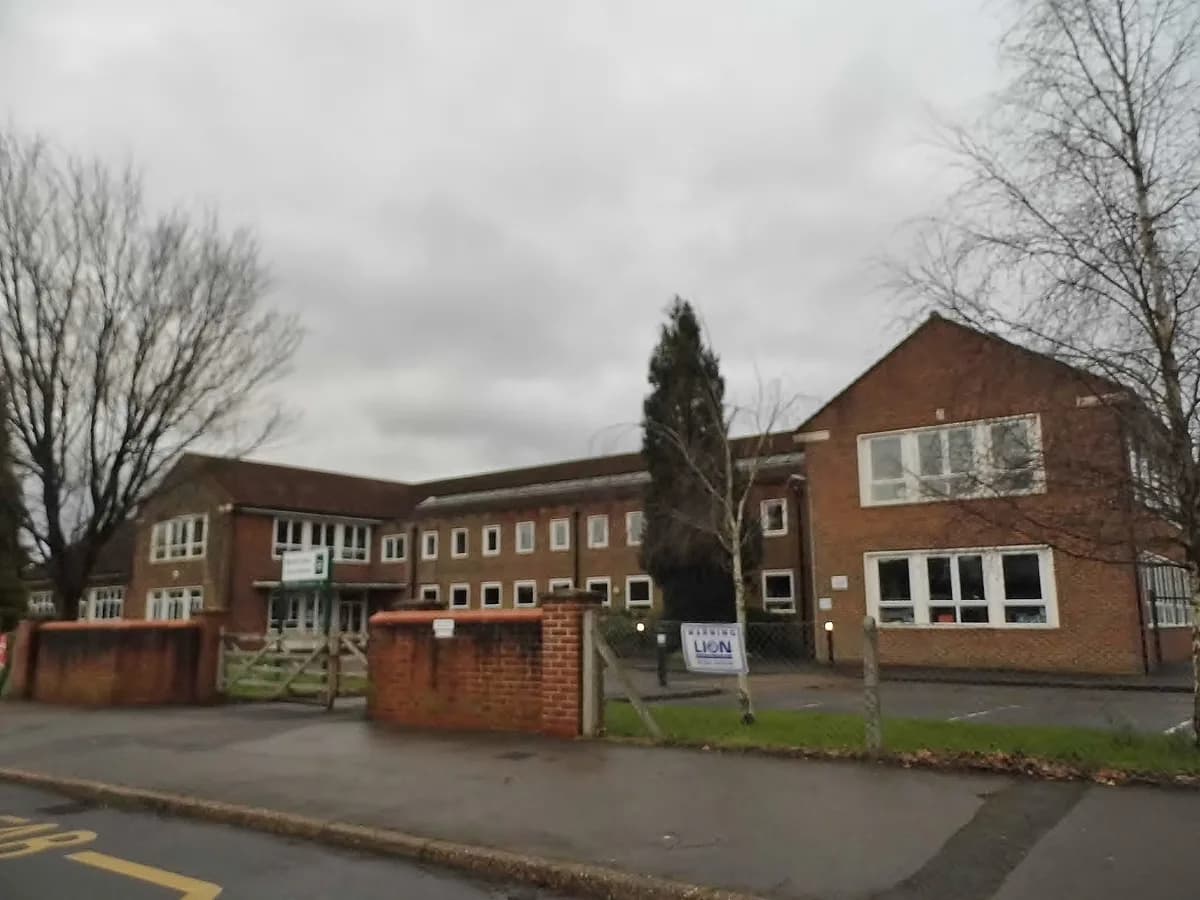 Meath Green Junior School, Horley