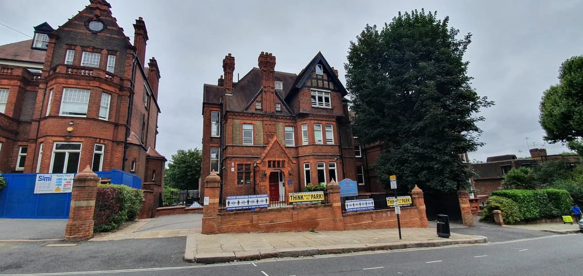 Lyndhurst School, Camberley