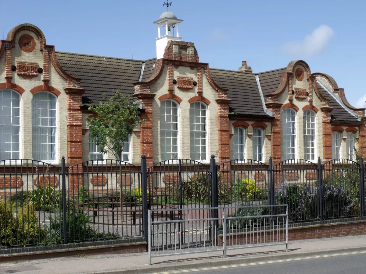 Stradbroke, Redbridge