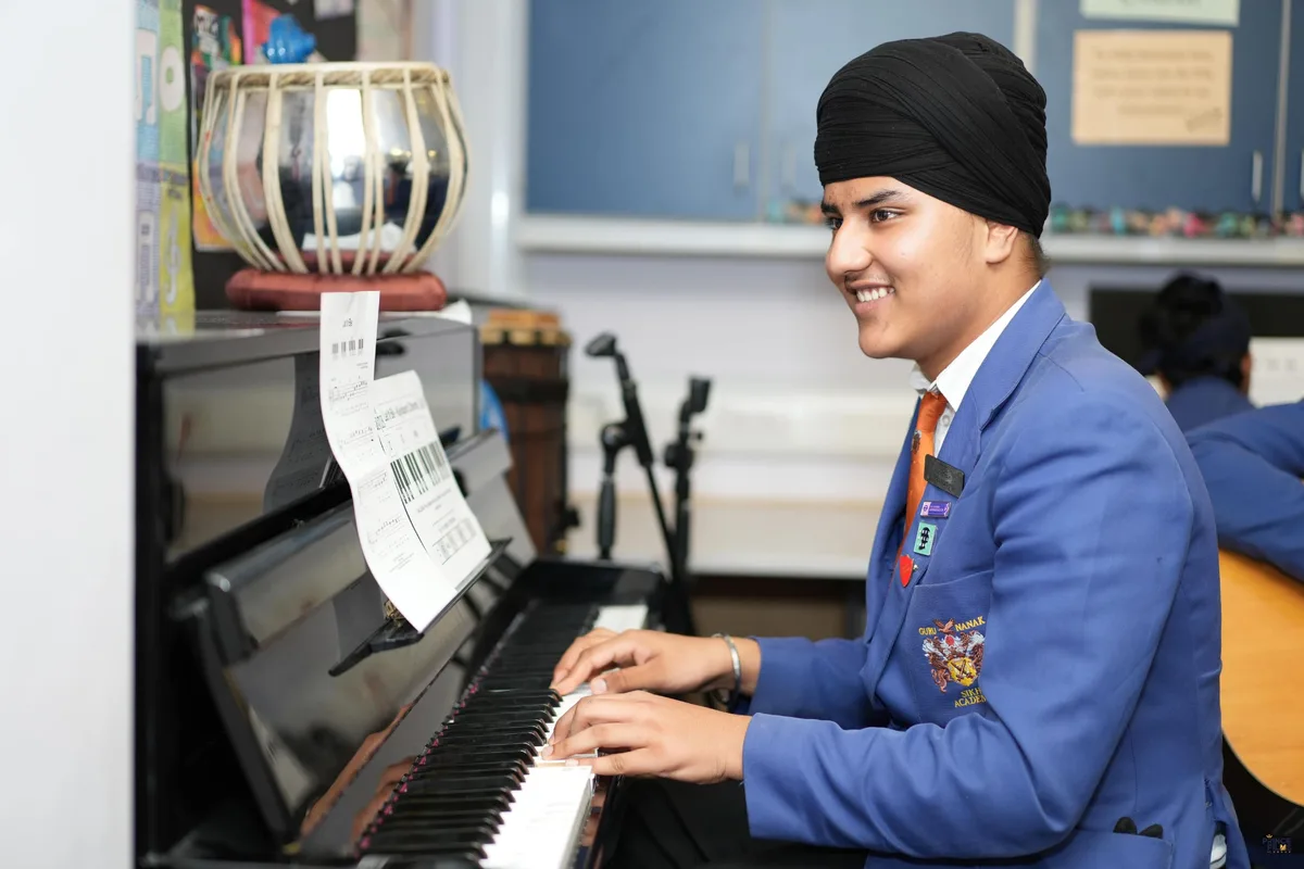 Guru Nanak Sikh Academy, Hayes