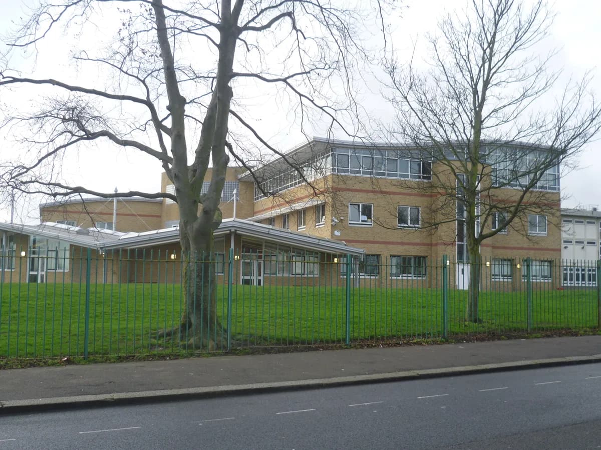 Queens' School, Bushey