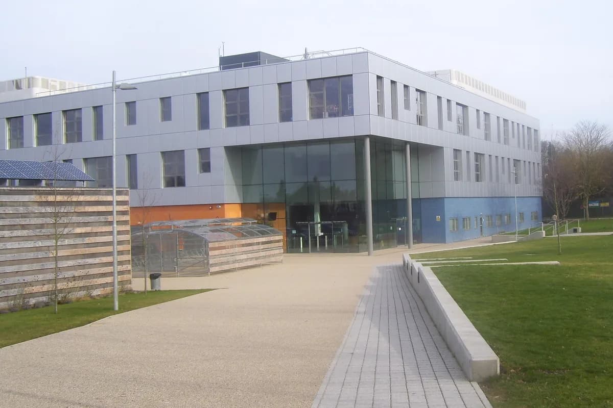 Chessington School, Chessington