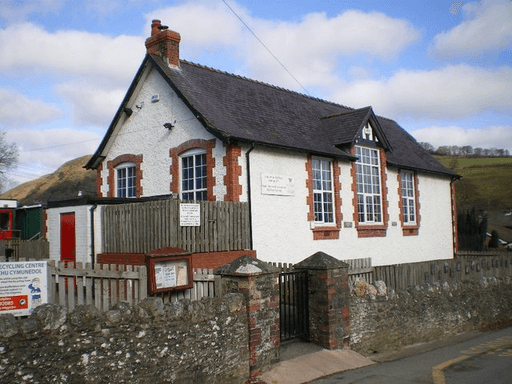 Ysgol Llanarmon Dyffryn Ceiriog logo