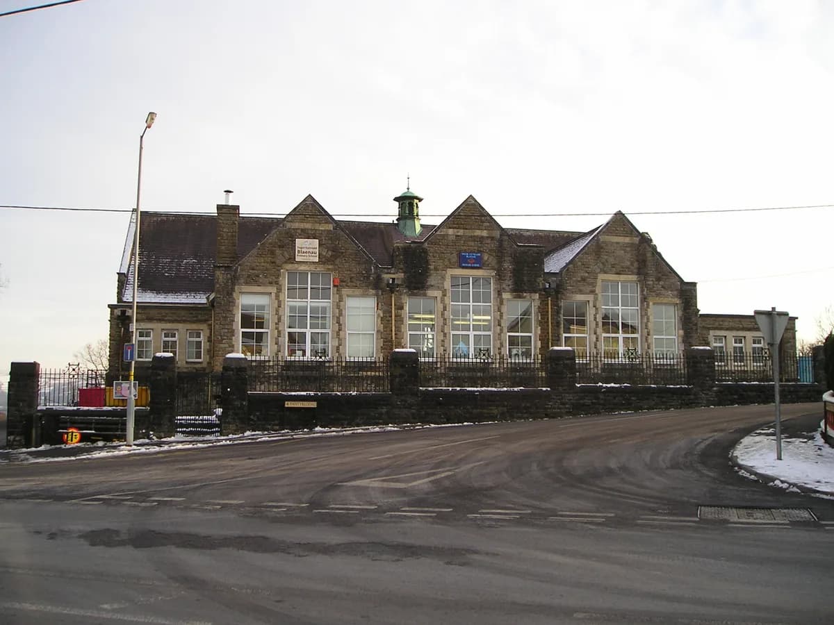 Ysgol Gynradd Blaenau, Caerfyrddin