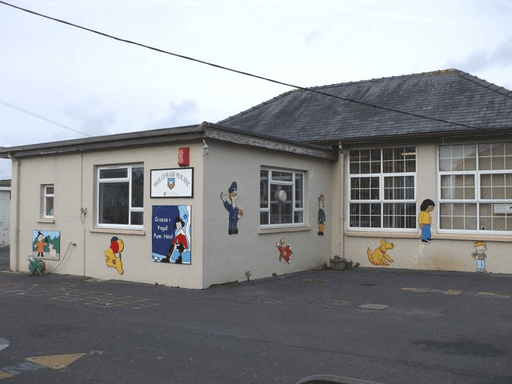 Ysgol Gynradd Pum Heol logo
