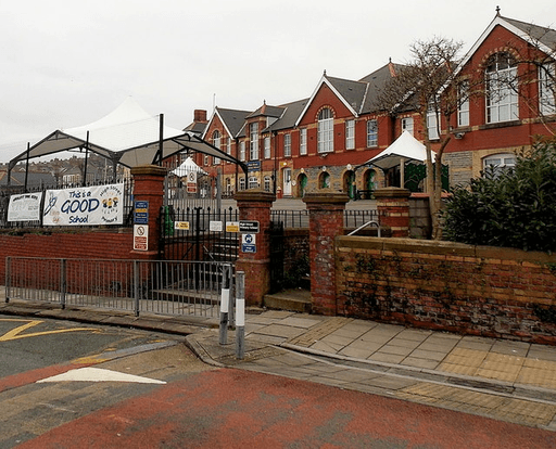 High Street Primary School logo