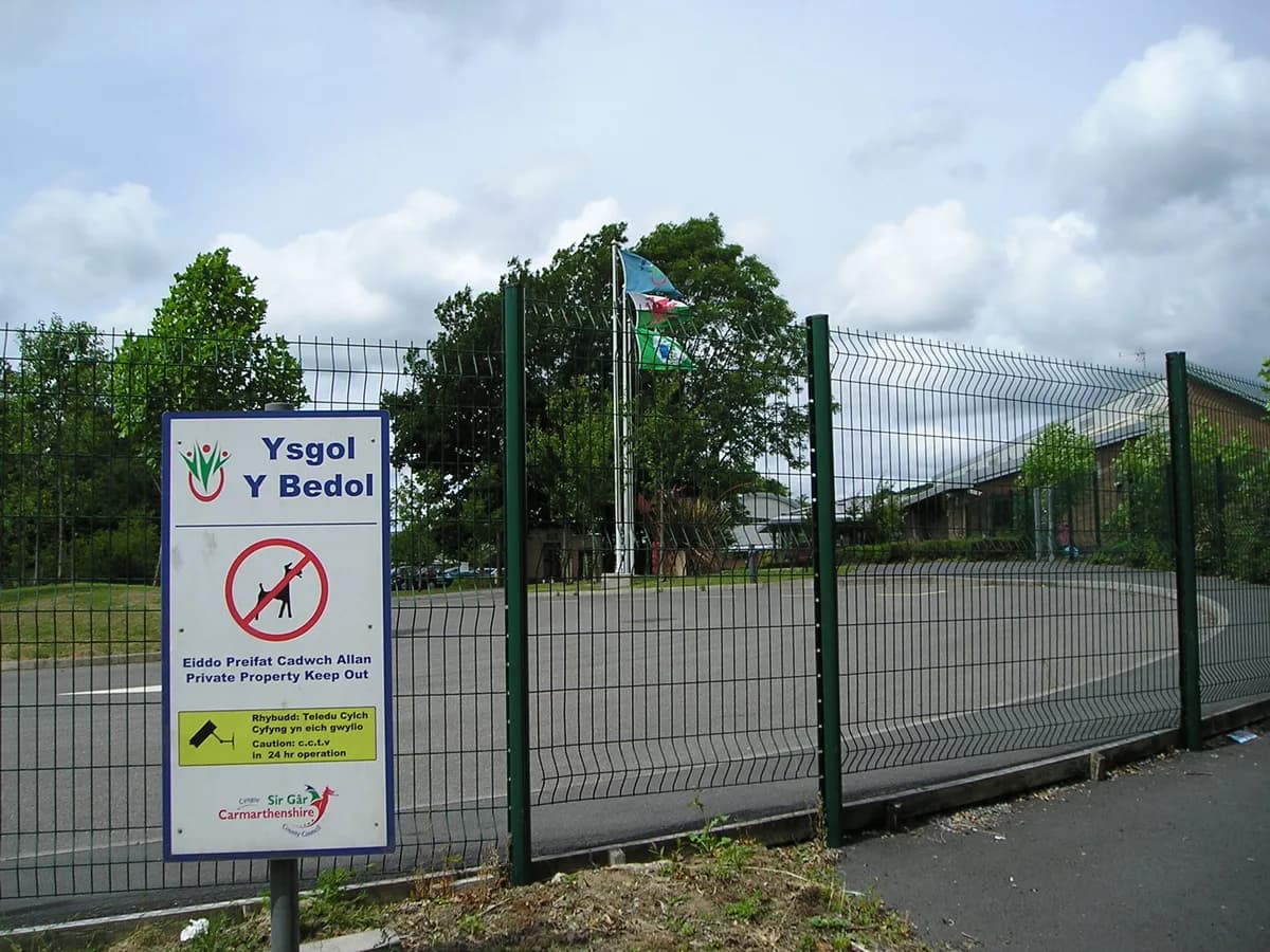 Ysgol Y Bedol, Ammanford