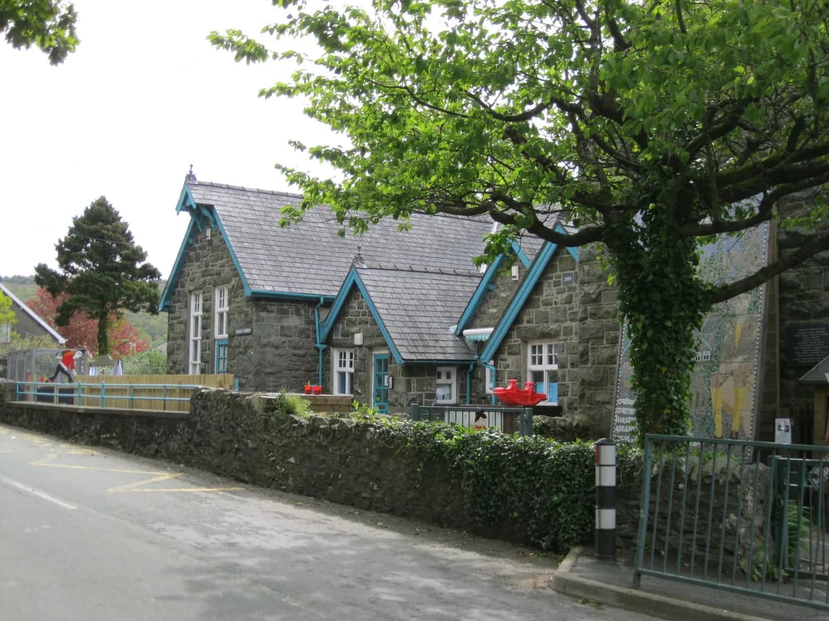 YSGOL Y GARREG, Gwynedd