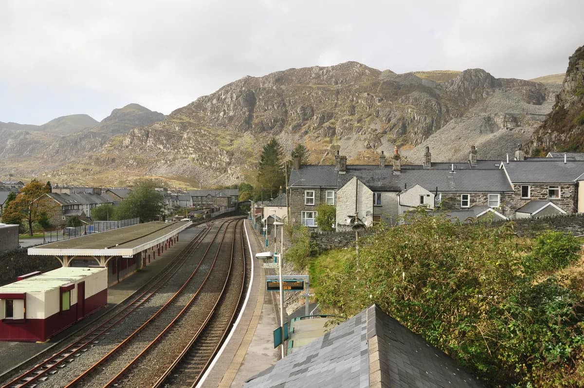 BLAENAU, Caerfyrddin