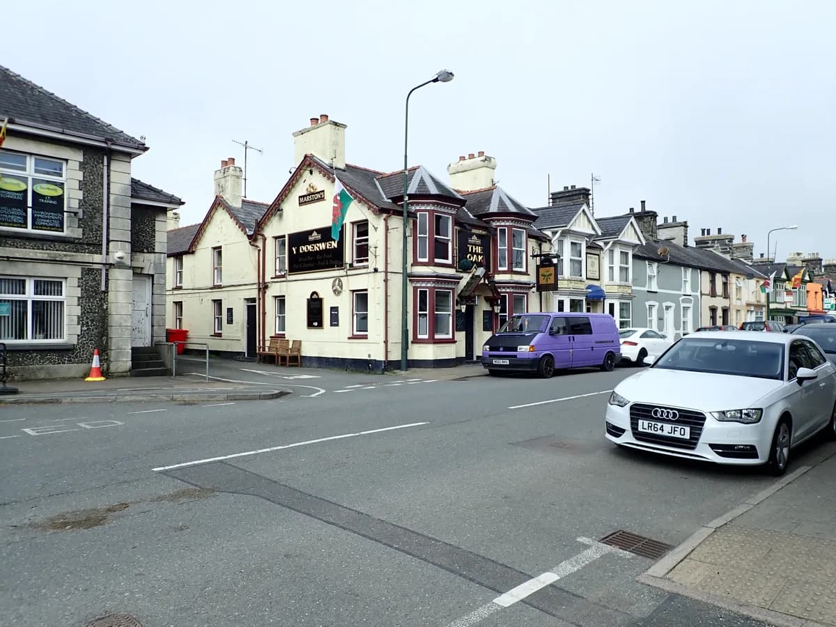Y DDERWEN, Sir Gaerfyrddin
