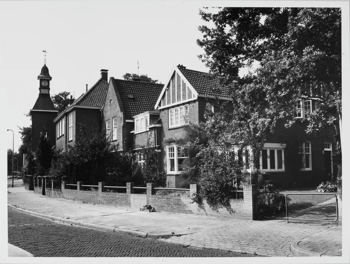 T T T Y Y School, London