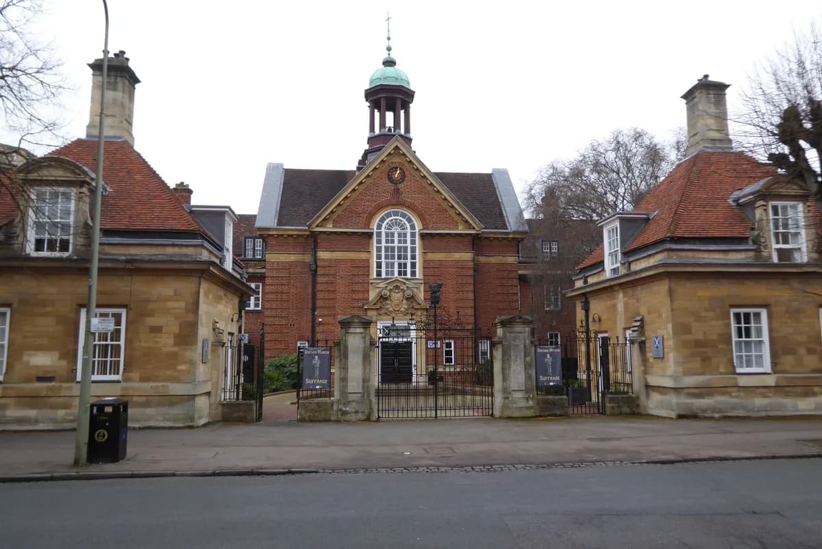 St Hugh's School, Oxfordshire