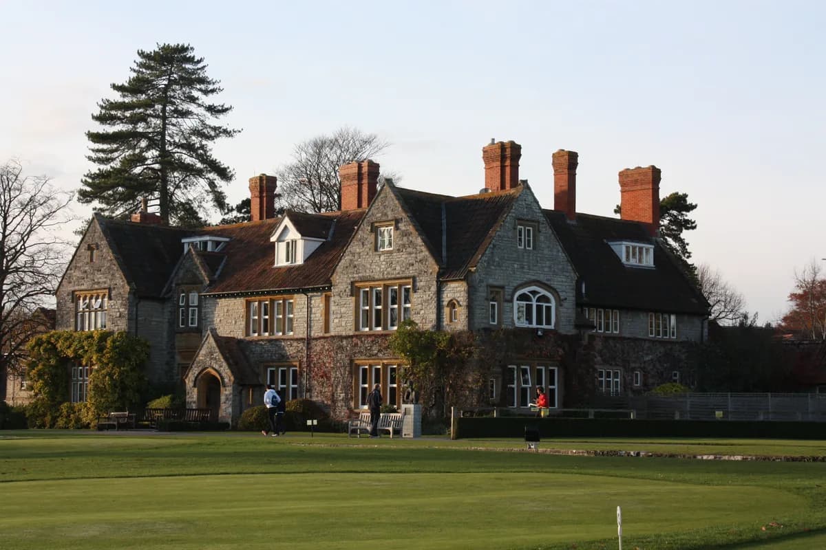 Millfield School, Street