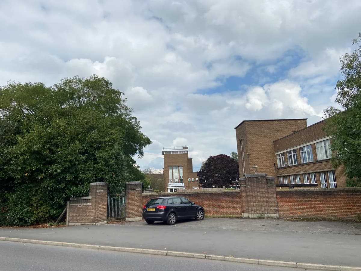 Thomas Knyvett College, Ashford