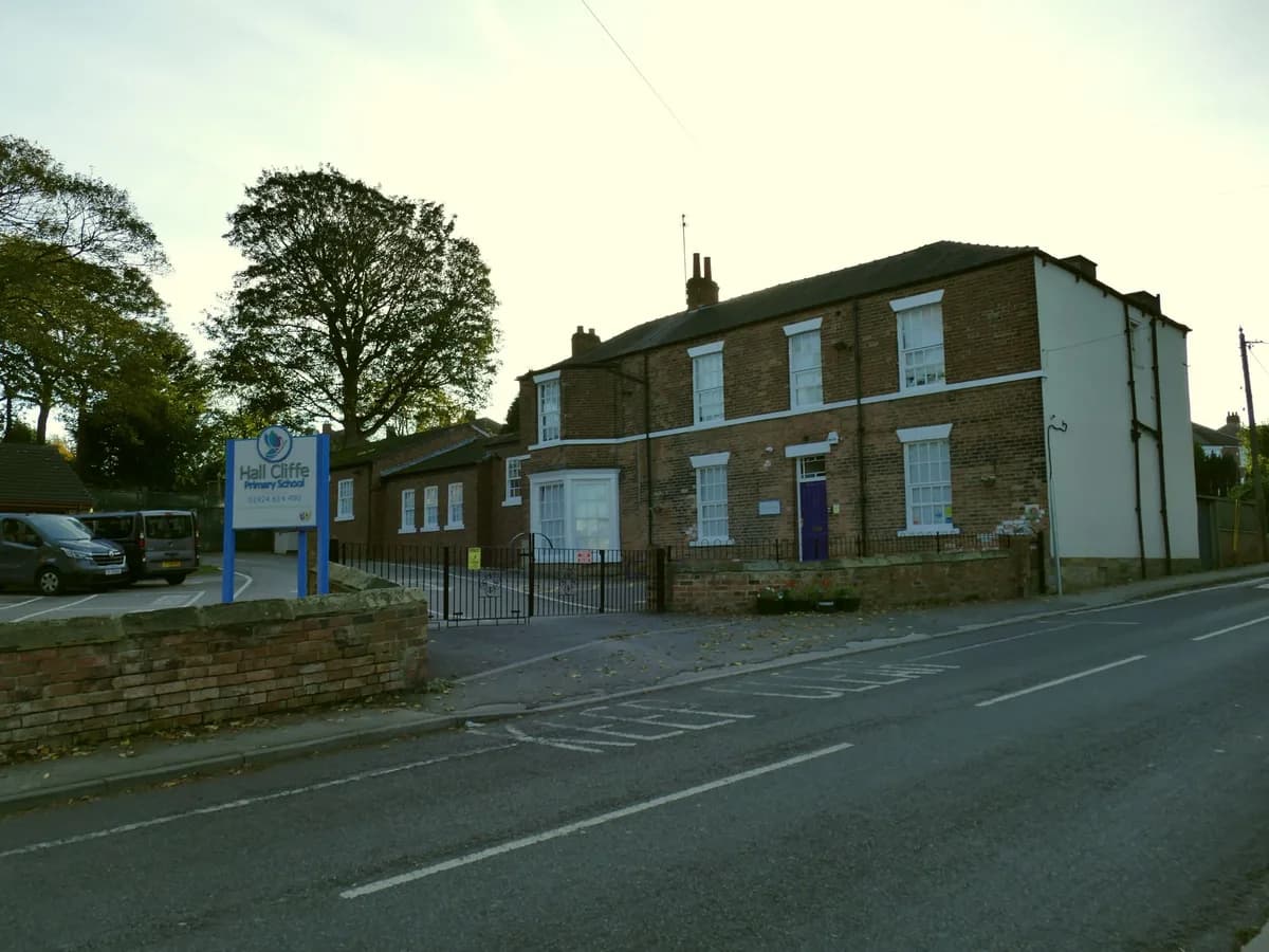 Hall Cliffe Primary School, Wakefield