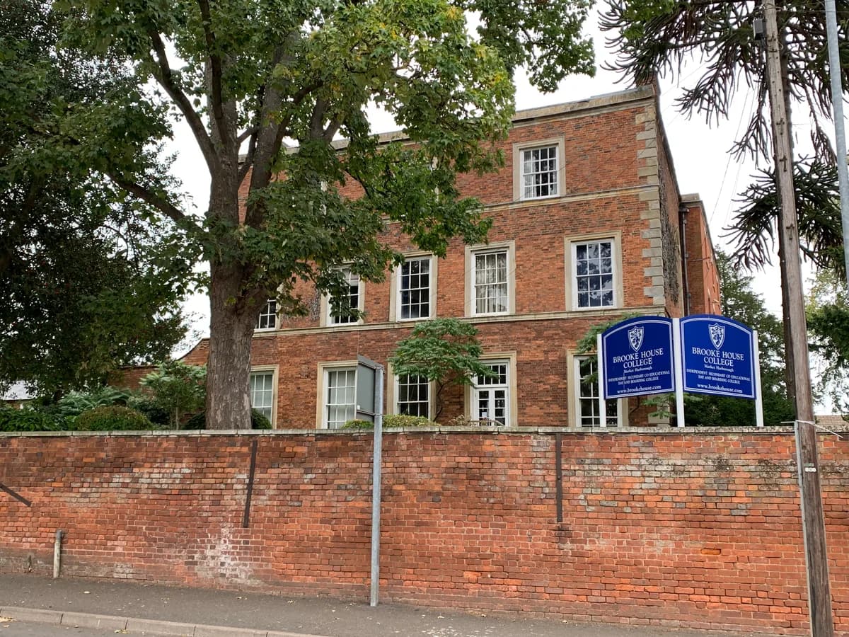 Brooke School, Rugby