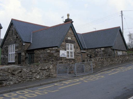 Ysgol Capel Garmon logo