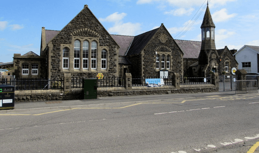 Ysgol Llys Hywel logo